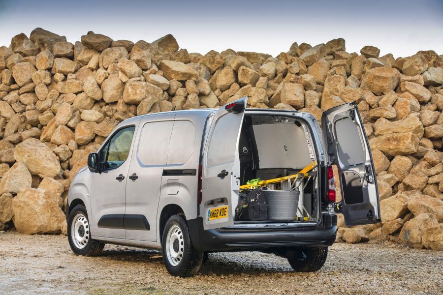  Peugeot Partner 2018 года  (UK) (фото 4 из 10)